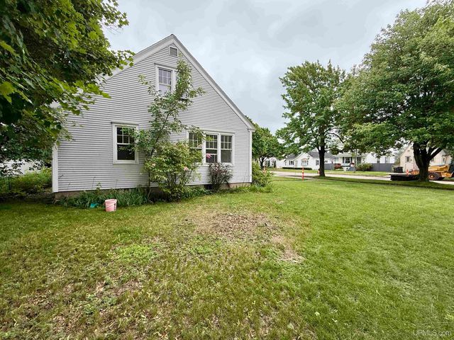 1020 S 7th Avenue, Escanaba, MI 49829