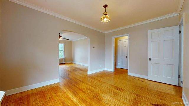 1020 S 7th Avenue, Escanaba, MI 49829