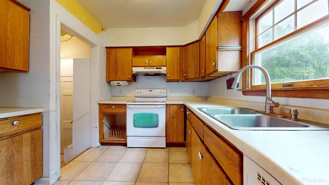 1020 S 7th Avenue, Escanaba, MI 49829