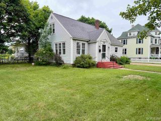 1020 S 7th Avenue, Escanaba, MI 49829