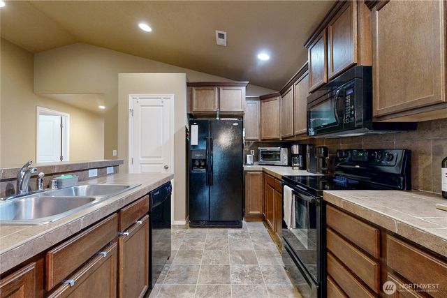 1173 SW Carver Street, College Place, WA 99324