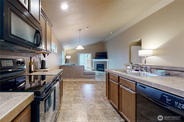 1173 SW Carver Street, College Place, WA 99324