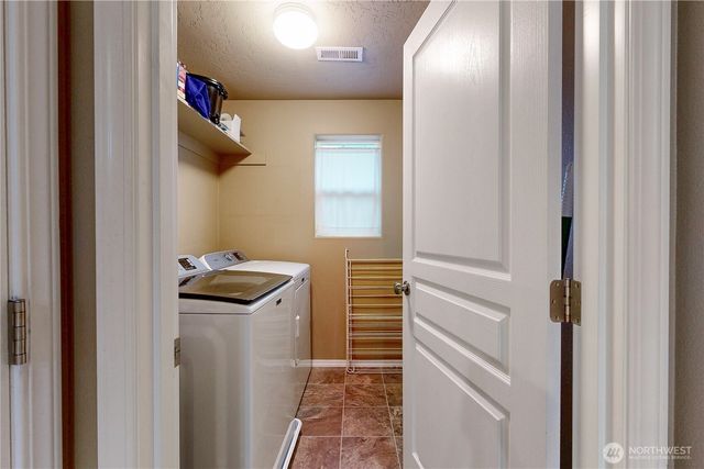 1173 SW Carver Street, College Place, WA 99324