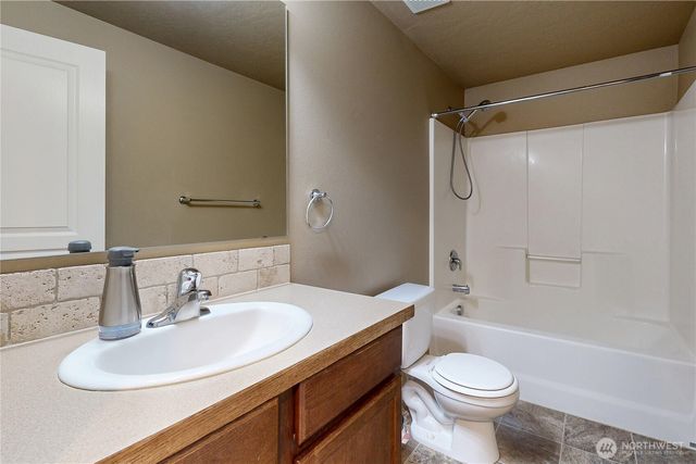 1173 SW Carver Street, College Place, WA 99324