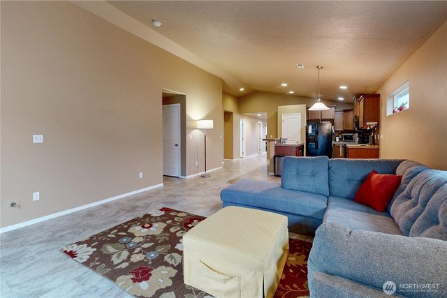 1173 SW Carver Street, College Place, WA 99324