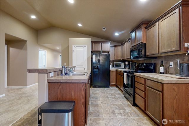 1173 SW Carver Street, College Place, WA 99324