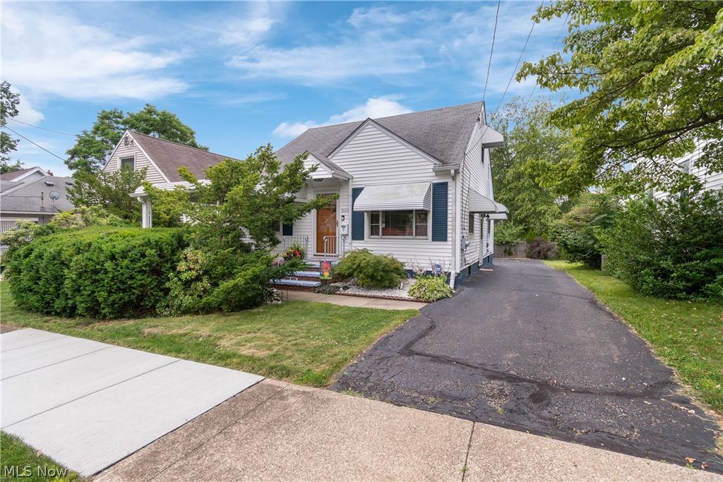 1924 16th Street SW, Akron, OH 44314