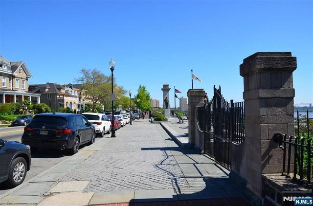 883 JFK Blvd E 3F, Weehawken, NJ 07086