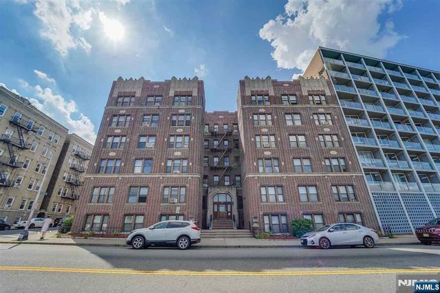 883 JFK Blvd E 3F, Weehawken, NJ 07086