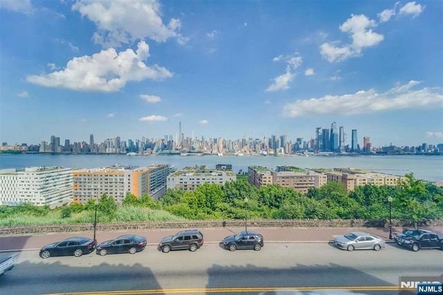 883 JFK Blvd E 3F, Weehawken, NJ 07086
