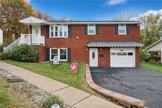 632 Penn Dr, Level Green, PA 15085