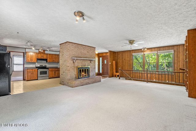 1218 Hitch Rd, Maryville, TN 37804