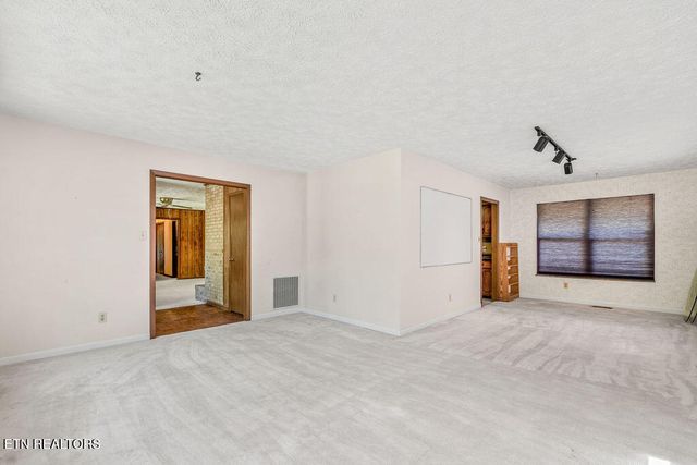 1218 Hitch Rd, Maryville, TN 37804