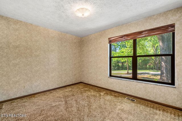 1218 Hitch Rd, Maryville, TN 37804