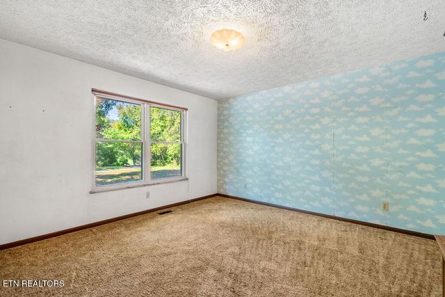 1218 Hitch Rd, Maryville, TN 37804