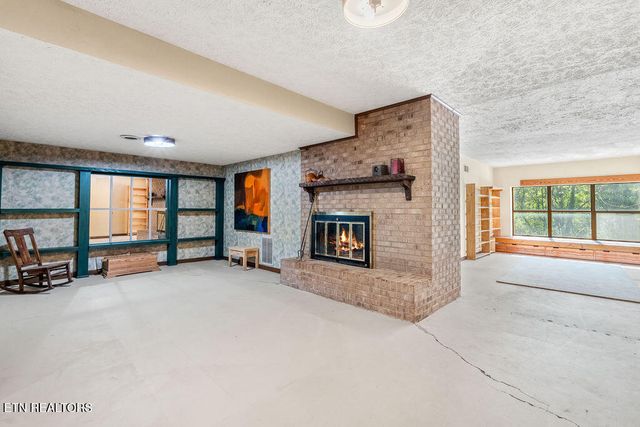 1218 Hitch Rd, Maryville, TN 37804