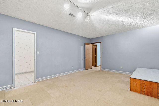 1218 Hitch Rd, Maryville, TN 37804