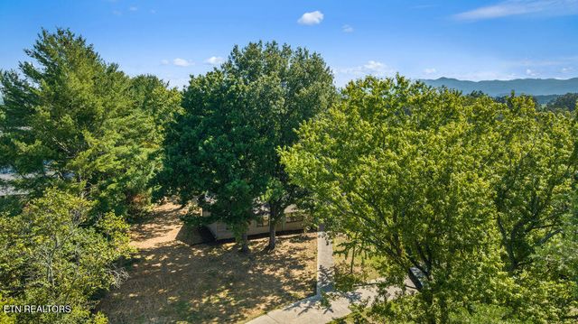 1218 Hitch Rd, Maryville, TN 37804