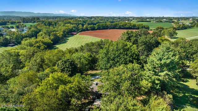 1218 Hitch Rd, Maryville, TN 37804