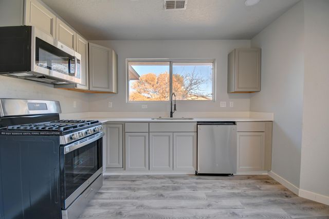3433 Martin Meadows Drive NE, Rio Rancho, NM 87144