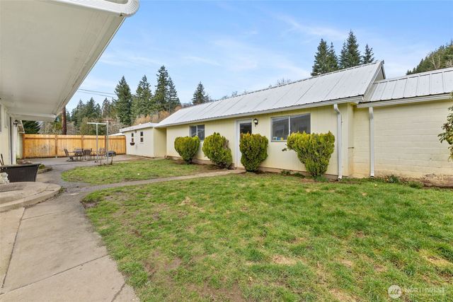 545 Davis Lake Rd, Morton, WA 98356