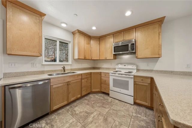 5585 Sunrise Drive, Kelseyville, CA 95451