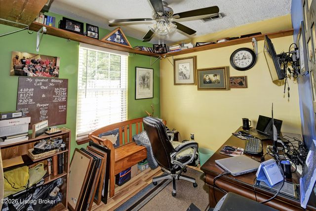 5217 Maple Spring Dr, Louisville, KY 40229