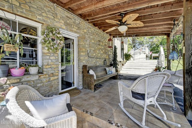 5217 Maple Spring Dr, Louisville, KY 40229