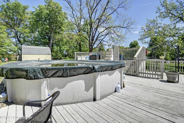 5217 Maple Spring Dr, Louisville, KY 40229