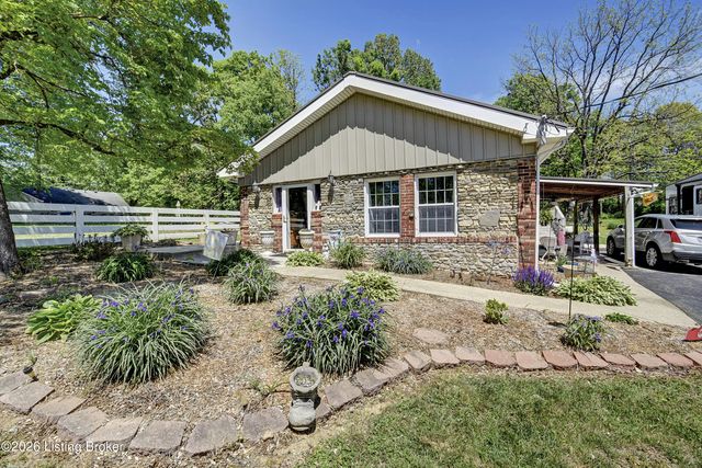 5217 Maple Spring Dr, Louisville, KY 40229