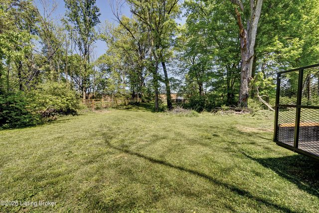 5217 Maple Spring Dr, Louisville, KY 40229