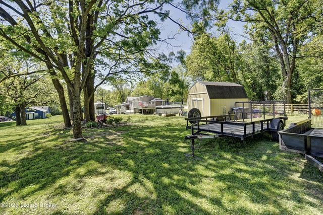 5217 Maple Spring Dr, Louisville, KY 40229