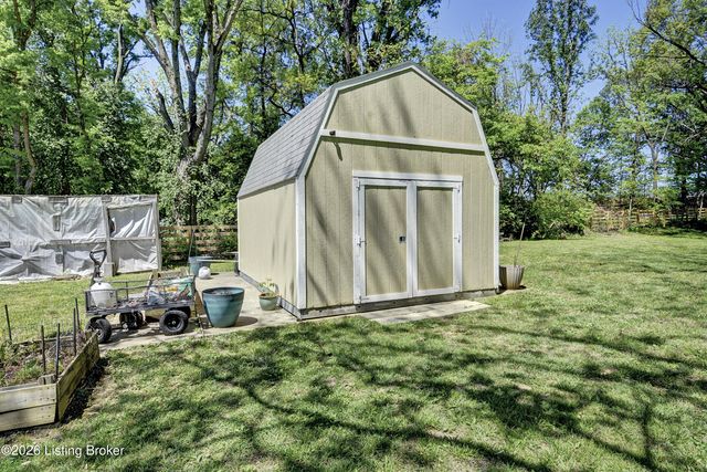 5217 Maple Spring Dr, Louisville, KY 40229