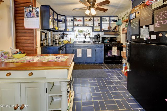 5217 Maple Spring Dr, Louisville, KY 40229