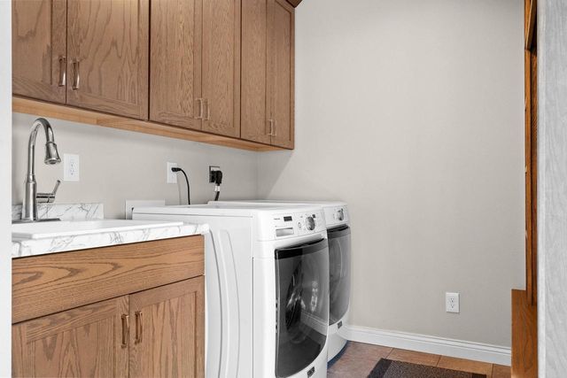 2005 State STREET, La Crosse, WI 54601