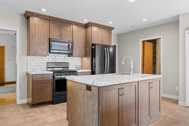 2005 State STREET, La Crosse, WI 54601