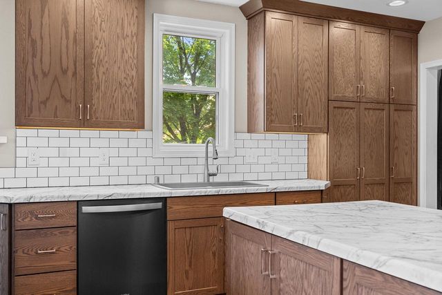 2005 State STREET, La Crosse, WI 54601