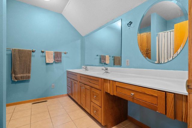 2005 State STREET, La Crosse, WI 54601