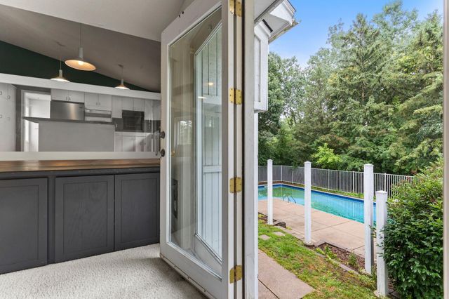 4526 137th Street W, Apple Valley, MN 55124