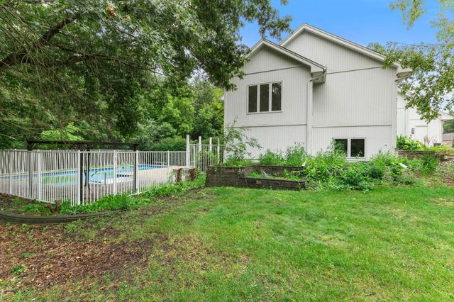 4526 137th Street W, Apple Valley, MN 55124