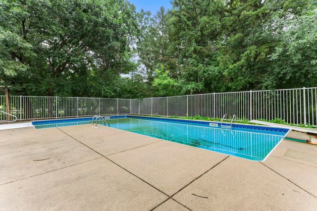 4526 137th Street W, Apple Valley, MN 55124
