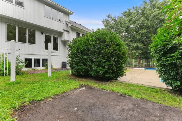 4526 137th Street W, Apple Valley, MN 55124