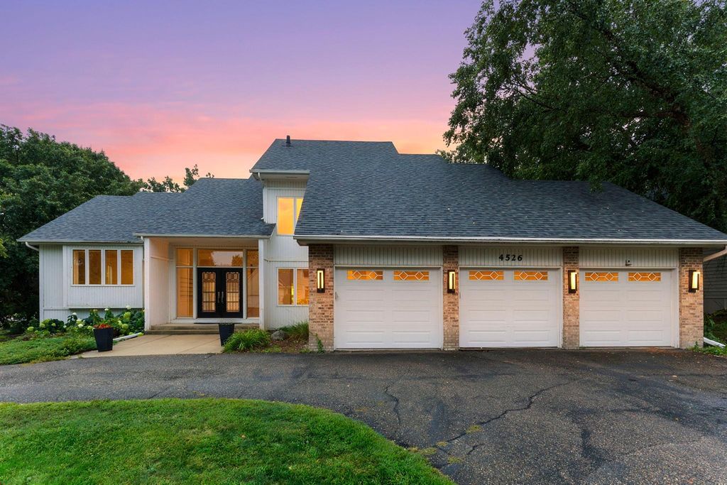 4526 137th Street W, Apple Valley, MN 55124