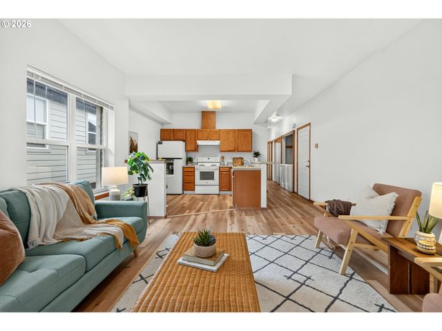 2315 N LOMBARD St, Portland, OR 97217