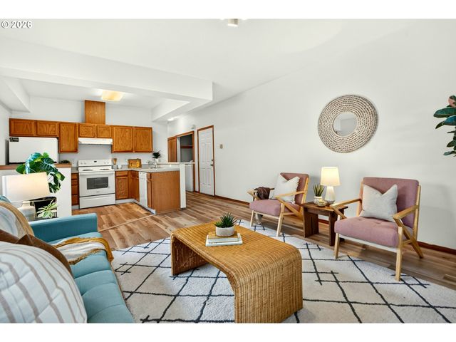 2315 N LOMBARD St, Portland, OR 97217