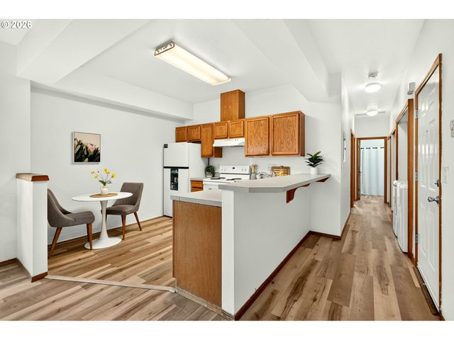 2315 N LOMBARD St, Portland, OR 97217