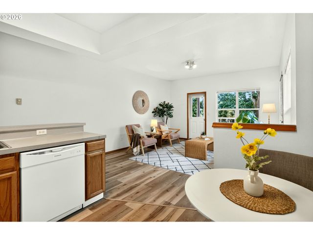 2315 N LOMBARD St, Portland, OR 97217