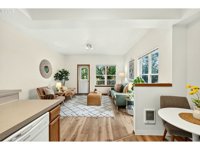 2315 N LOMBARD St, Portland, OR 97217