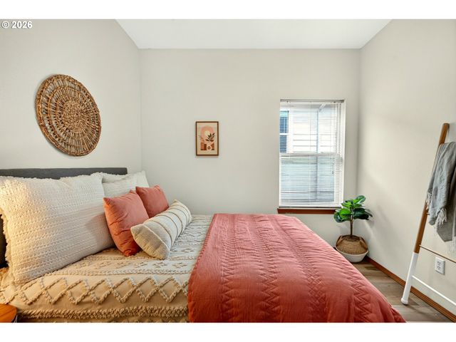 2315 N LOMBARD St, Portland, OR 97217