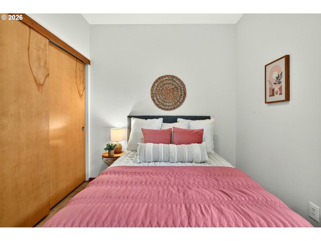 2315 N LOMBARD St, Portland, OR 97217